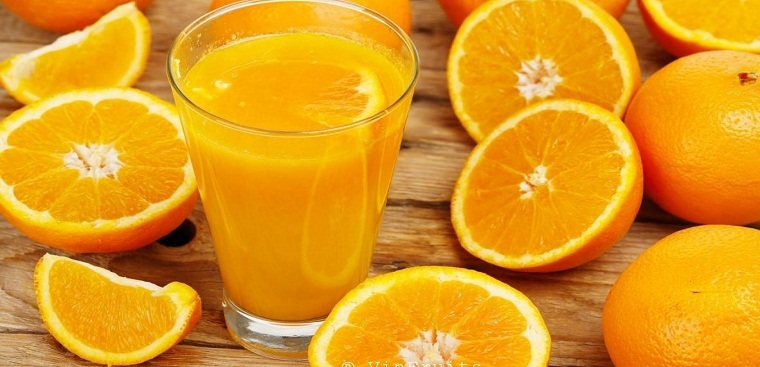 Nước cam có 2 loại nước cam ép đóng chai và loại nguyên chất, bạn có thể chọn 1 trong 2 để dùng hàng ngày