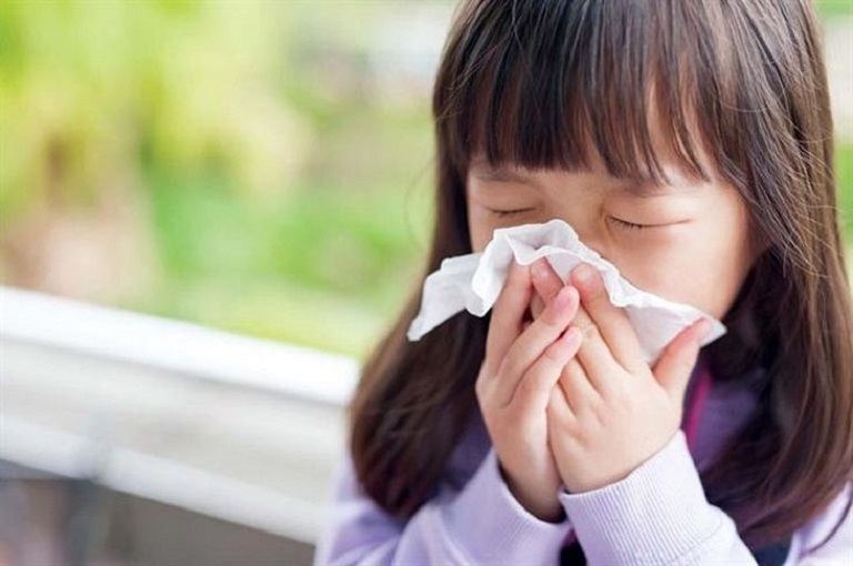 Có nhiều nguyên nhân khác nhau dẫn đến bệnh lý viêm mũi họng xuất tiết ở trẻ em