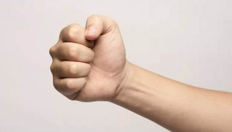 Bài tập nắm đấm có thể giúp cải thiện tình trạng đau khớp ngón tay