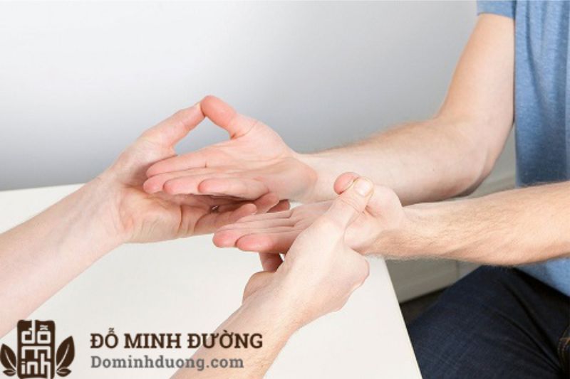 Đau đầu ngón tay có thể là do cơ thể bị thiếu vitamin B12
