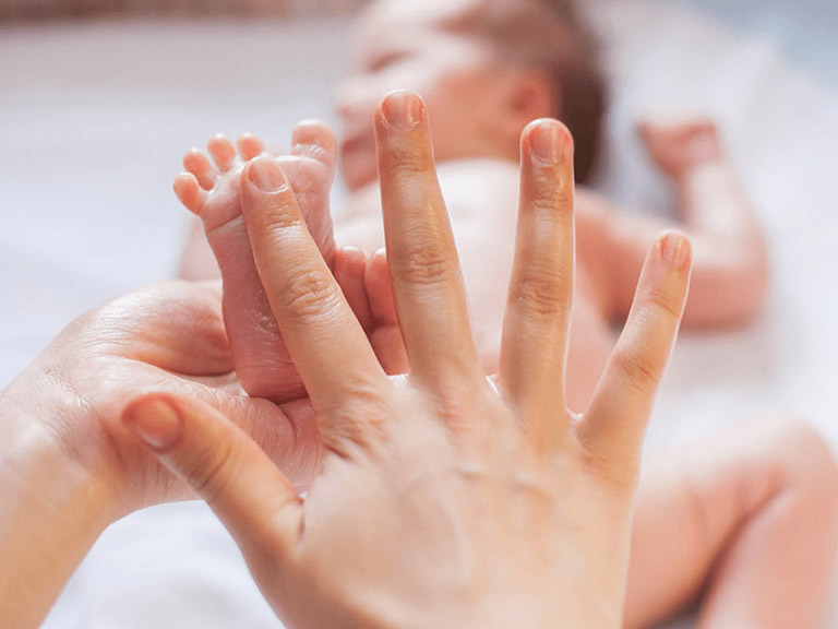 Cách massage cho trẻ sơ sinh dễ ngủ
