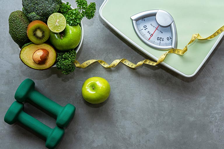Thực hiện chế độ ăn uống lành mạnh, vận động và duy trì cân nặng hợp lý
