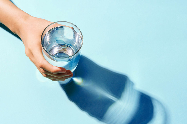 Uống nhiều nước lọc để phòng ngừa viêm bàng quang
