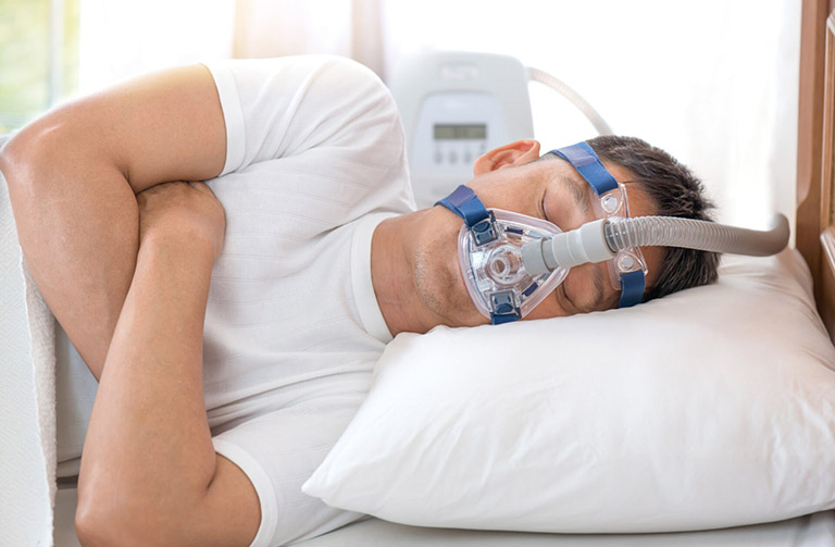 Dùng máy thở CPAP hoặc BPAP