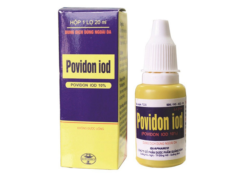 Dùng dung dịch sát khuẩn Povidon iod 10%