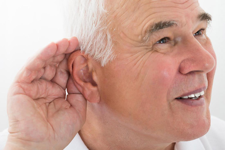 Ù tai thường gặp ở những người lớn tuổi bị mất thính lực