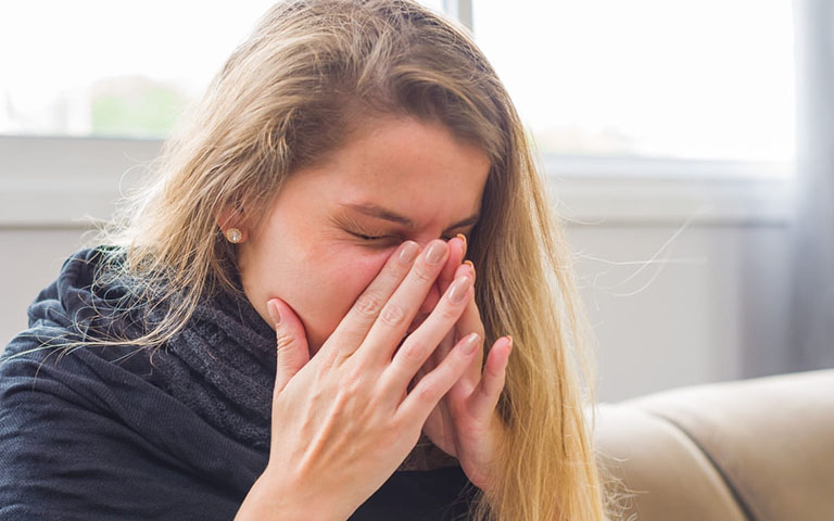 Bệnh viêm mũi thường gây sổ mũi, nghẹt mũi