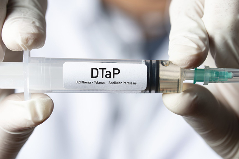 Tiêm vắc xin DTaP cho trẻ em