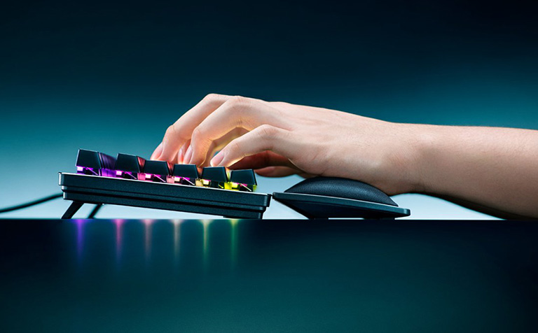 Giữ cho bàn phím ở độ cao bằng hoặc thấp hơn với khuỷu tay một chút