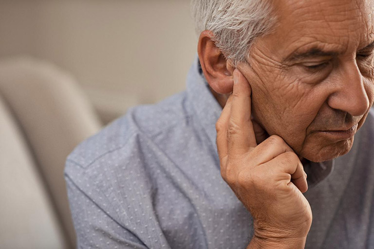 Lãng tai làm suy giảm nhận thức và tăng nguy cơ trầm cảm ở người lớn tuổi