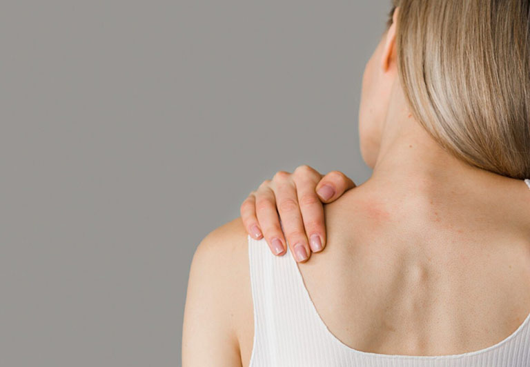 Viêm quanh khớp vai không được điều trị dẫn đến đau mãn tính